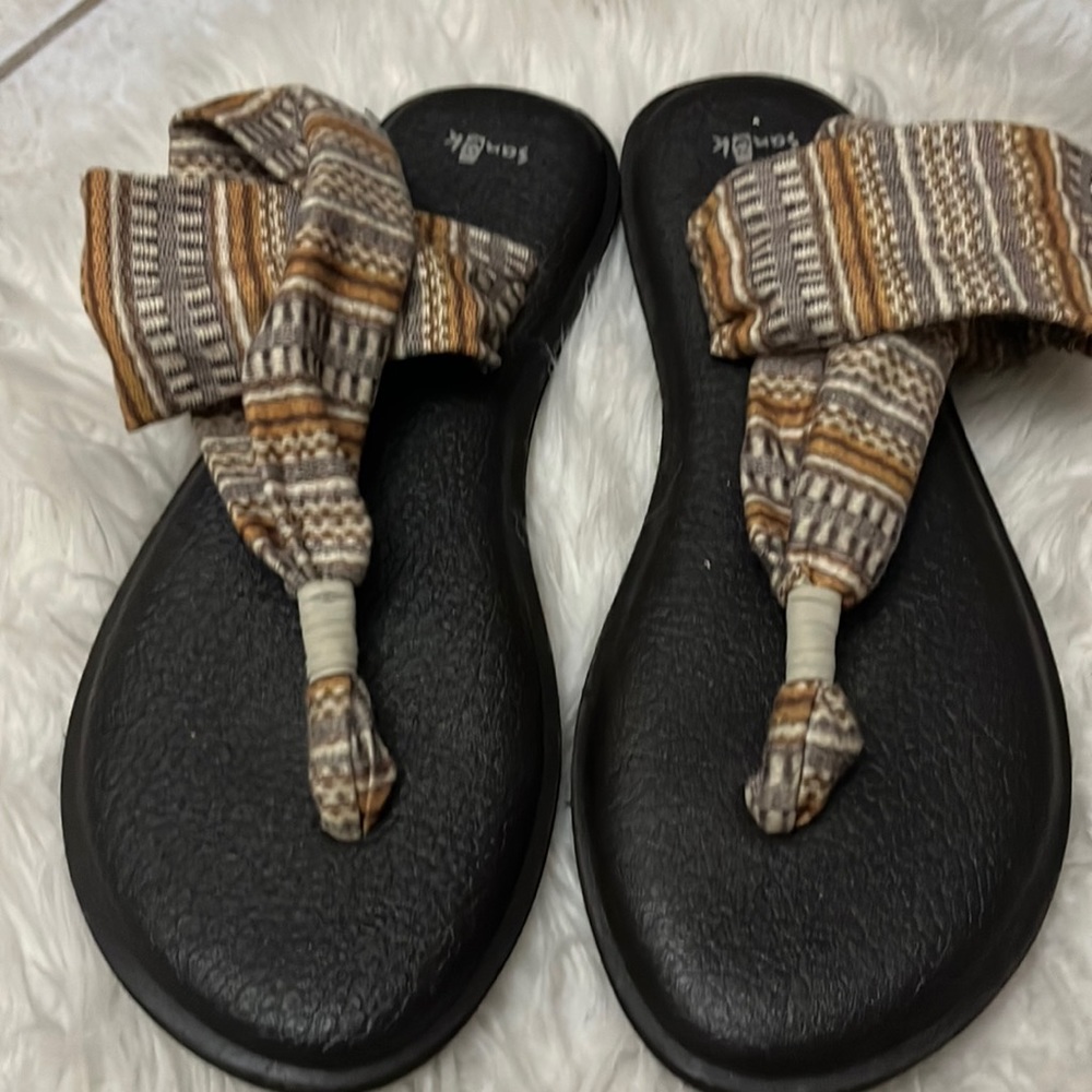 Sanuk sandals